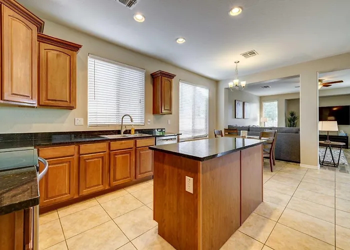Heated Pool, Community Perks Updated Gilbert Holiday home *
