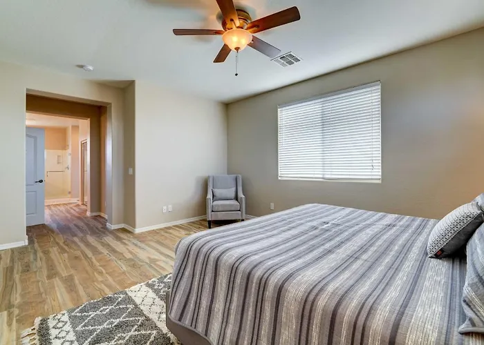 Heated Pool, Community Perks Updated Gilbert Holiday home Queen Creek
