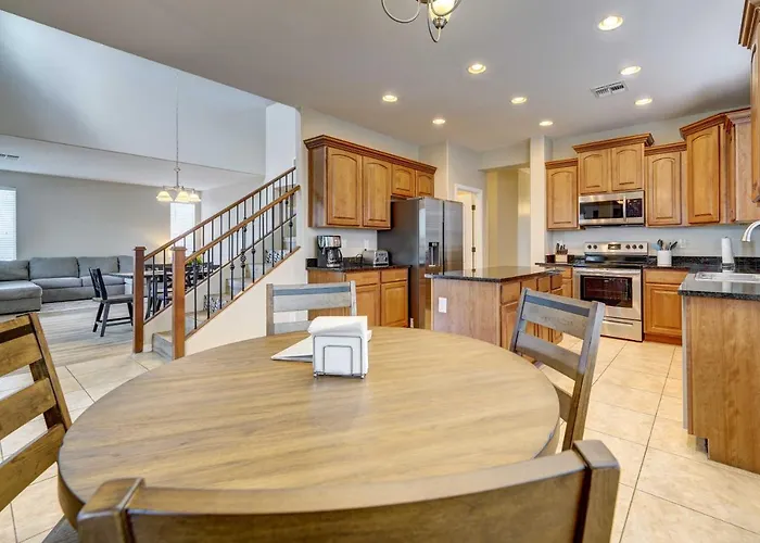 Heated Pool, Community Perks Updated Gilbert *